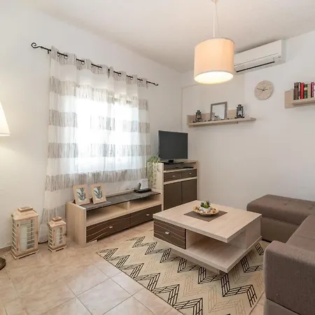 Scenic Sea View,three Bedroom With Pool Semesterbostad Trogir