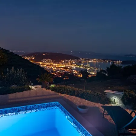 Villa Scenic Sea View,three Bedroom With Pool Trogir