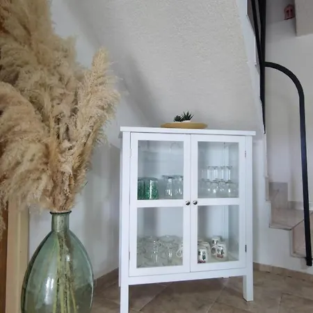 Scenic Sea View,three Bedroom With Pool Semesterbostad