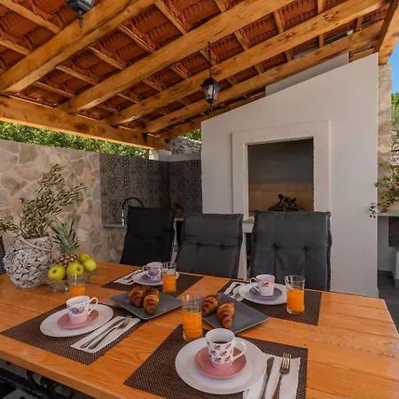 Scenic Sea View,three Bedroom With Pool Feriehus *