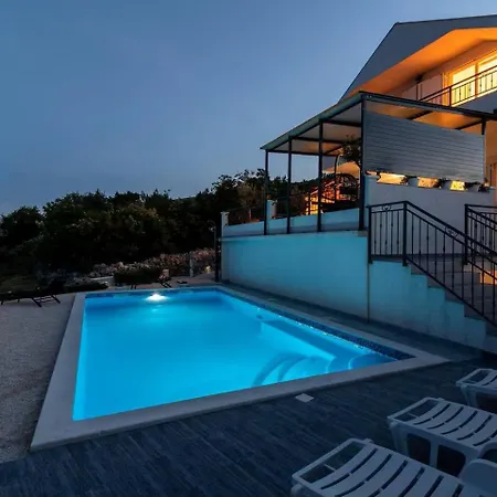 Feriehus Scenic Sea View,three Bedroom With Pool *