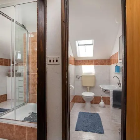 Scenic Sea View,three Bedroom With Pool Feriehus